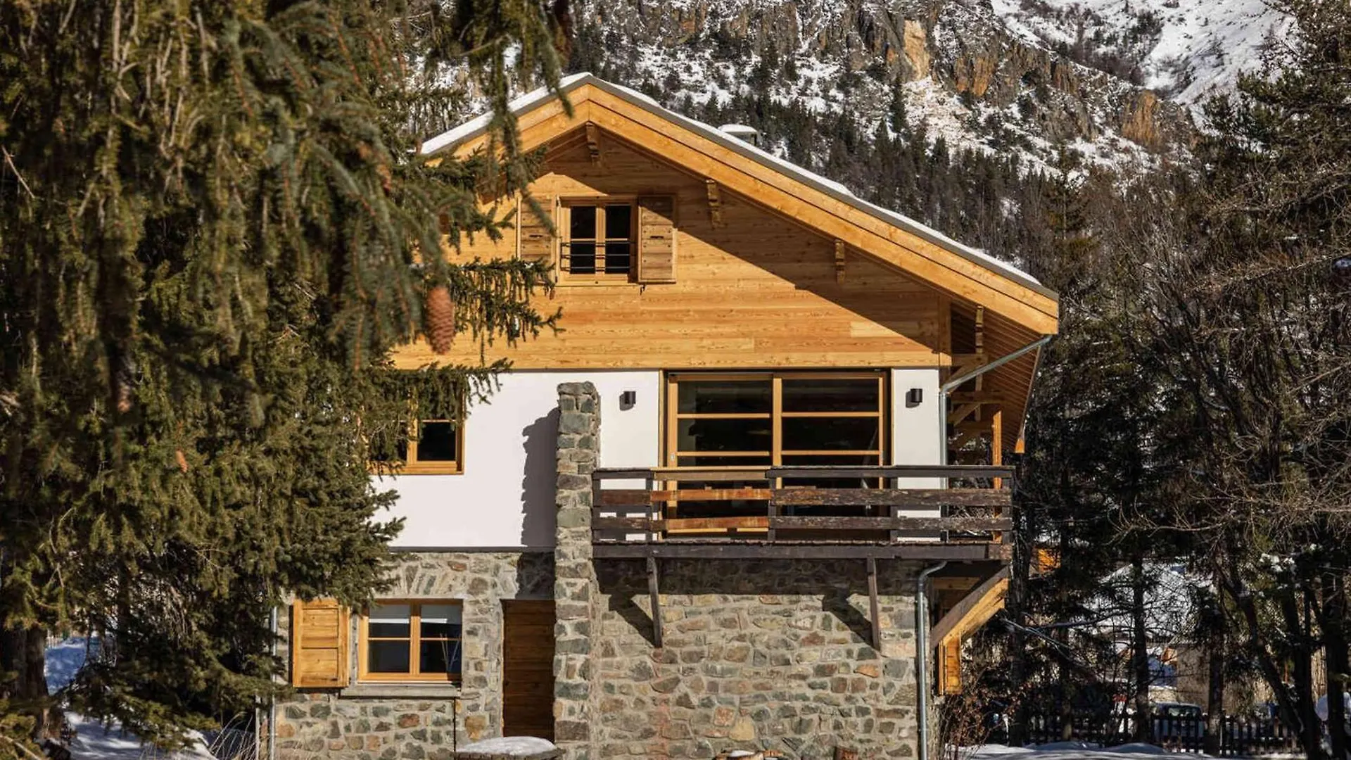 Chalet Familial Renove Au Pied Des Pistes - Fr-1-808-22 Le Monetier-les-Bains 0*,  France